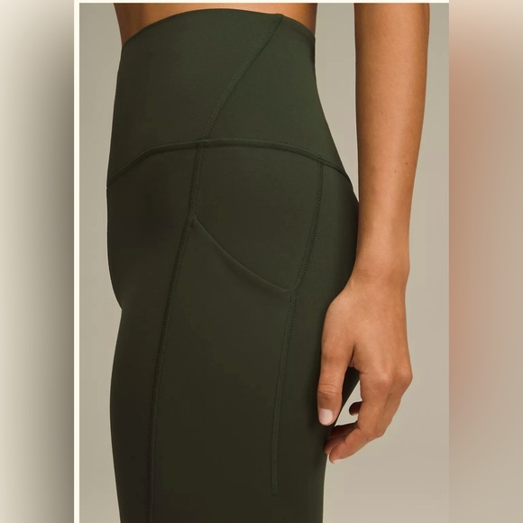 WONDER UNDER HIGH RISE LEGGINGS WITH POCKETS. 25” - Picture 2 of 5